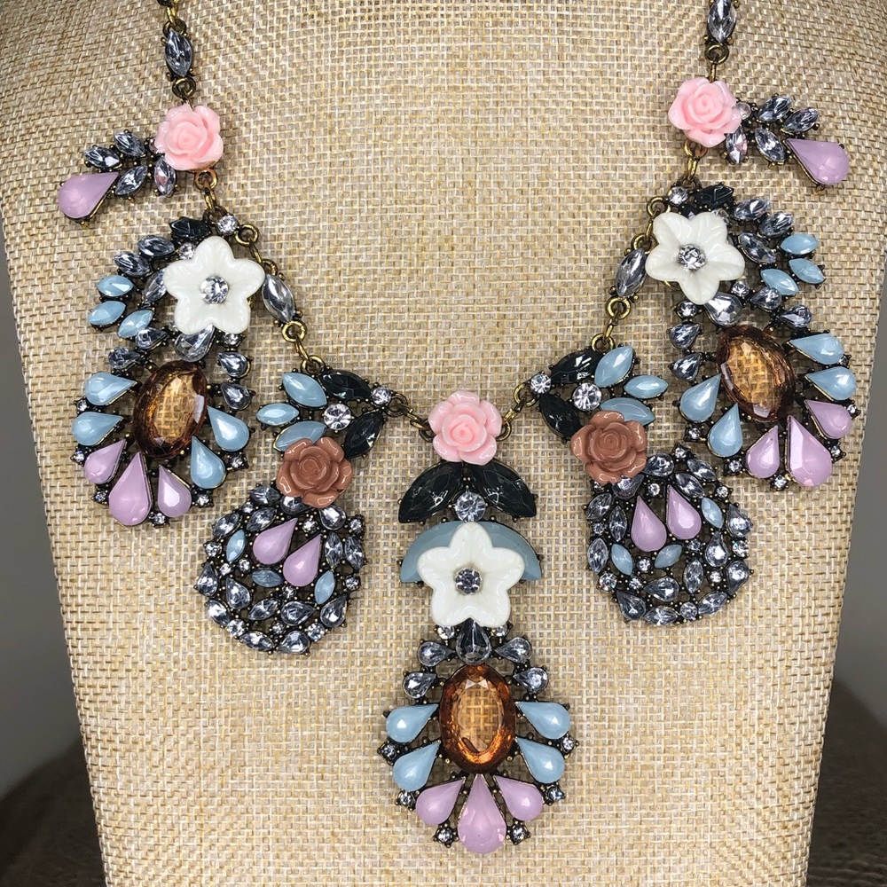 Gold tone sparkly rhinestone colorful necklace